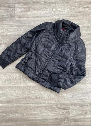 Легкая спортивная короткая демисезонная куртка mango