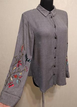 Стильна сорочка блузка з вишитими рукавами ,з вишивкою h&m