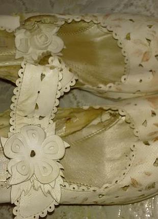 Шлепки на каблуке