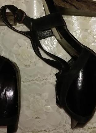 Супер шкіряні босоніжки