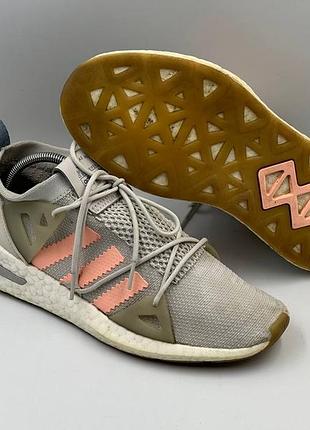 Жіночі оригінальні кросівки adidas