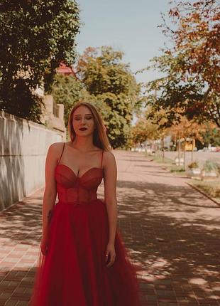 Выпуское платье, вечернее платье