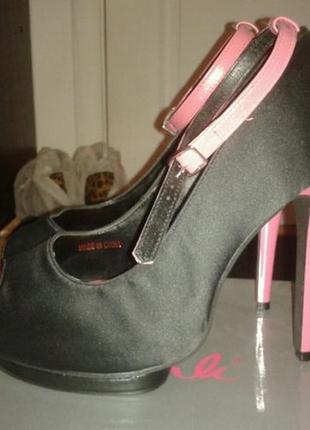 Туфли на каблуке