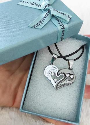 Подарунок  хлопцю дівчині  кулони  "одне серце на двох" з написами "i love you" колір срібло, титан