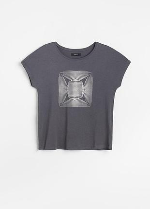 Серая футболка с блестящим принтом reserved