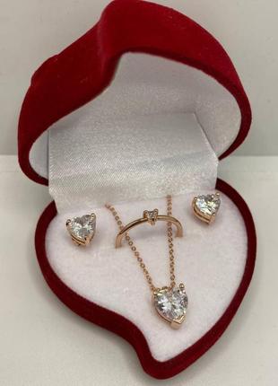 Солідний подарунок дівчині - набір "алмазні сердечки в золоті" сережки, каблучка та кольє ювелірний сплав у коробочці2 фото