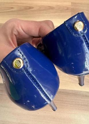 Стильные синие лакированные туфли лодочки оригинальные кожаные tommy hilfiger4 фото