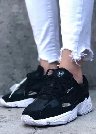 Замшевые кроссовки adidas оригинал 36,5 размера в отличном состоянии