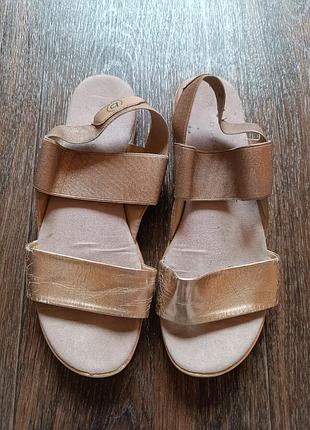 Босоножки bugatti