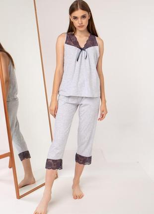 Женская пижама из капри - однотонная с кружевом