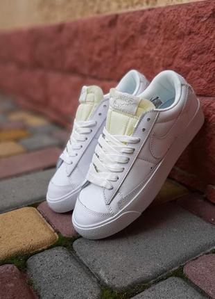 Женские кроссовки nike blazer низкие белые летние кроссовки найк блезер4 фото