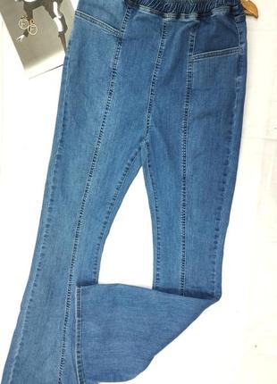 Голубые джинсы на резинке расклешенные со стрелками высокая посадка boohoo2 фото