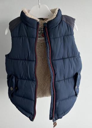 Безрукавка, жилетка