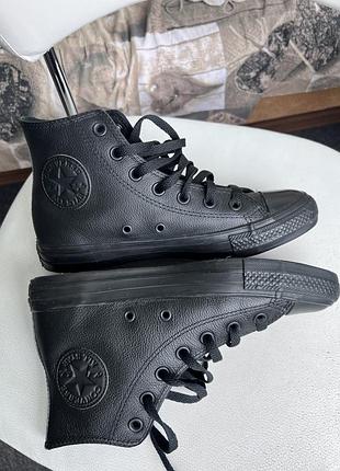Продаю оригiнальнi шкiрянi converse