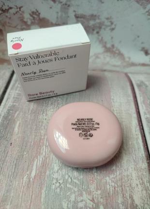 Кремові рум'яна rare beauty stay vulnerable cream blush3 фото