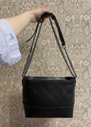 Шкіряна структурована сумка середнього розміру