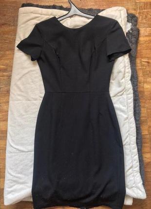 Класична маленька чорна сукня-футляр3 фото