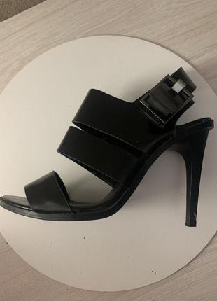 Элегантные босоножки zara