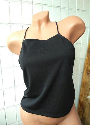 Красивая,базовая стильная фирменная черная майка кроп топ футболка на бретелях спинка3 фото