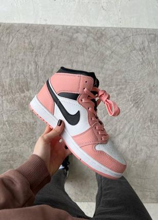 Nike air jordan 1 retro pink
жіночі рожеві високі кросівки найк джордан трендова модель весна осінь демісезон розовые женские высокие кроссовки