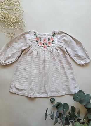 Платье с вышивкой