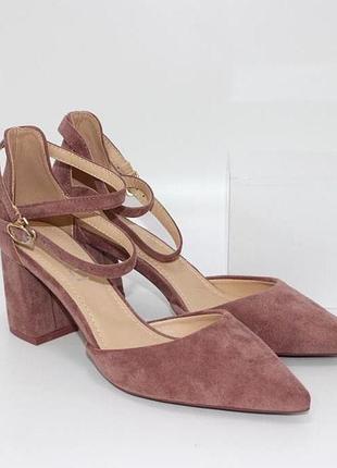 Рожеві жіночі туфлі на товстому підборі