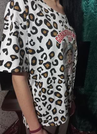 Жіноча молодіжна футболка в леопардовому принті у двох кольорах.7 фото