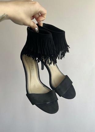 Жіночі босоніжки на шпильці з бахромою marypaz