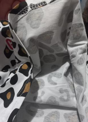 Женская молодежная футболка в леопардовом принте  в двух цветах.9 фото