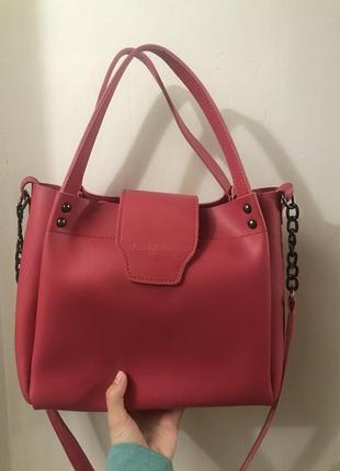 Розовая акцентная сумка