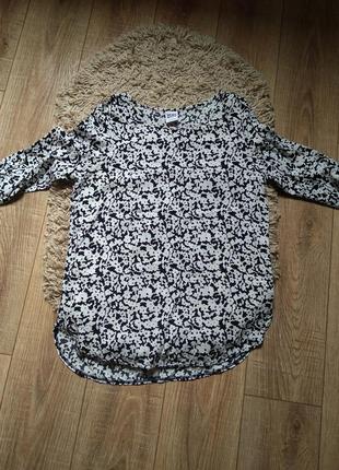 Фірмова блуза