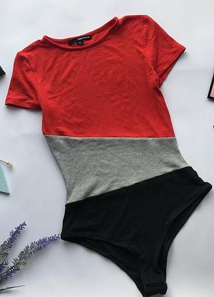 Стильный красный  полосатый боди в рубчик / трехцветный боди