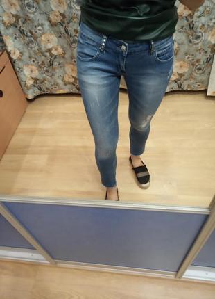 Класні італійські джинси скінні з необработаным низом.xs, s.2 фото