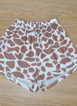 Трендовые шорты в принт коровка от shein