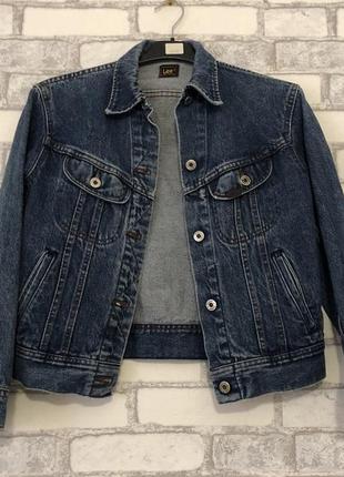Жіноча джинсова курточка