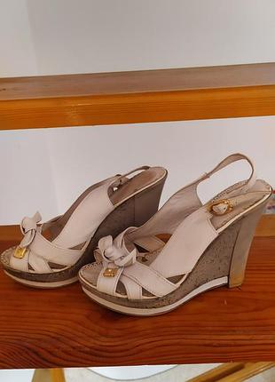 Босоножки женские кожаные