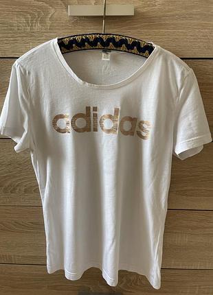 Біла футболка від adidas