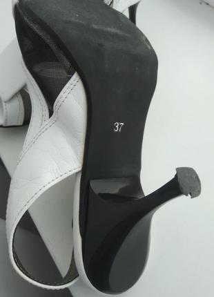 Туфли на каблуке  на узкую ножку2 фото
