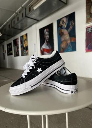 Converse one star premium black suede ox pinstripe
жіночі чоловічі кеди конверс чорні замшеві весна літо тренд черные кеды замша женские мужские