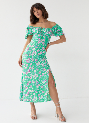 Лето в зеленом: красивое платье с цветочным узором