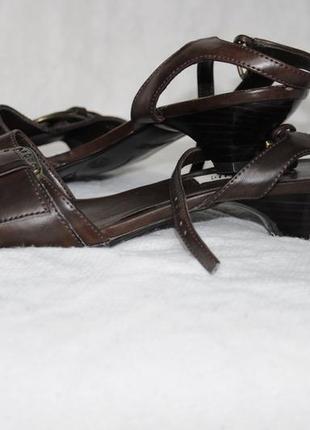 Босоніжки жіночі