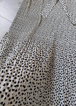 Кремовая плиссированная юбка- миди в принт сердца🩷 юбки-фигурки 🤍 юбки- фонарики topshop(размер 36-38)6 фото