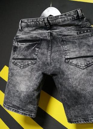 Джинсові шорти з фабричними дірками і нашивками slim fit4 фото