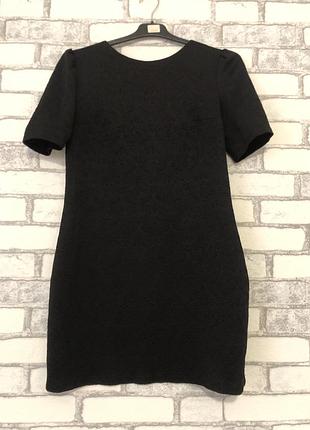 Маленька чорна сукня