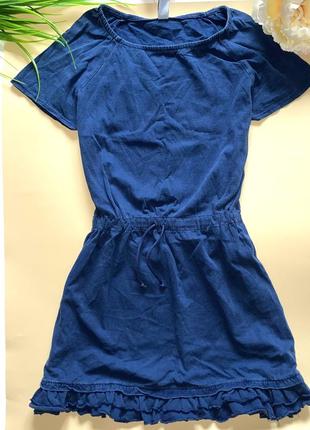 Платье из легкого денима синего цвета, под поясок, юбочка декорирована рюшами zara. размер: 128