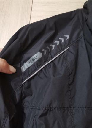 Легкая ,качественная, фирменная демисезонная мужская курточка в спортивном стиле3 фото