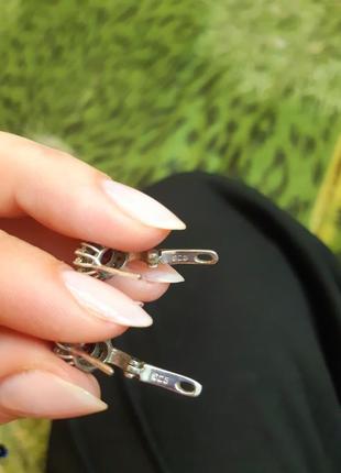 Серебряные серьги 925 пробы (вкрытые родием) с натуральным гранатом