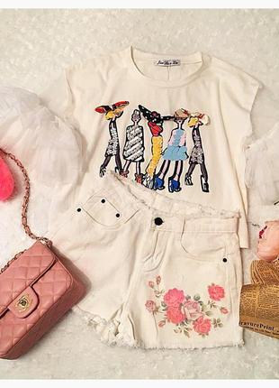 Красивые белые джинсовыые шорты на худышку