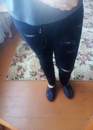 Крутые джинсы с дырами