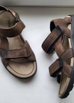 Чоловічі шкіряні босоніжки teva